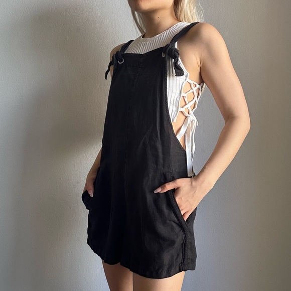 ZARA Cotton Linen Cross Back Romper / Overalls with Pockets in Black - Picture 2 of 11
